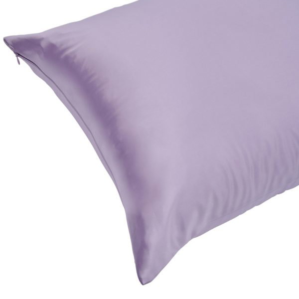 close up of lunalux silk pillowcase